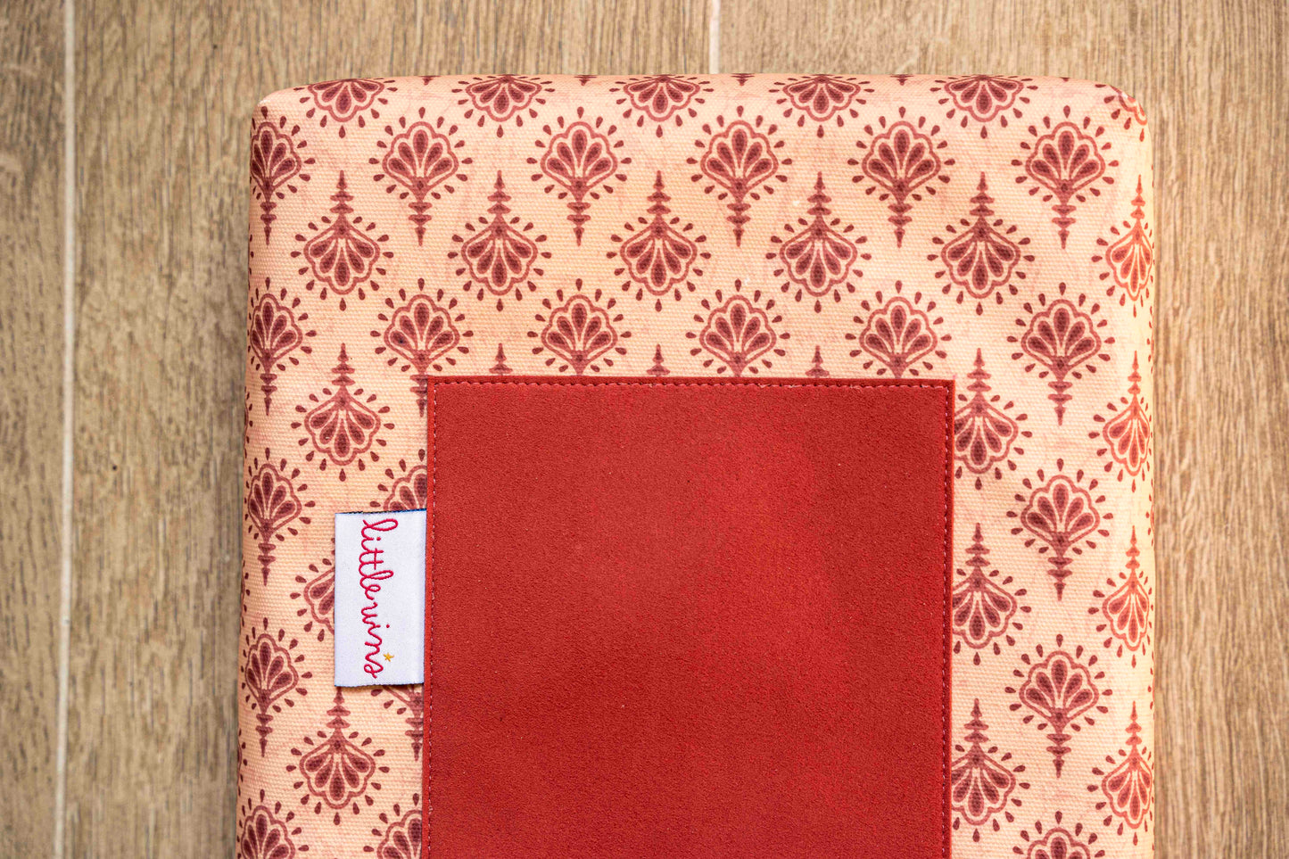 Bathtime Kneeler - Damson Red