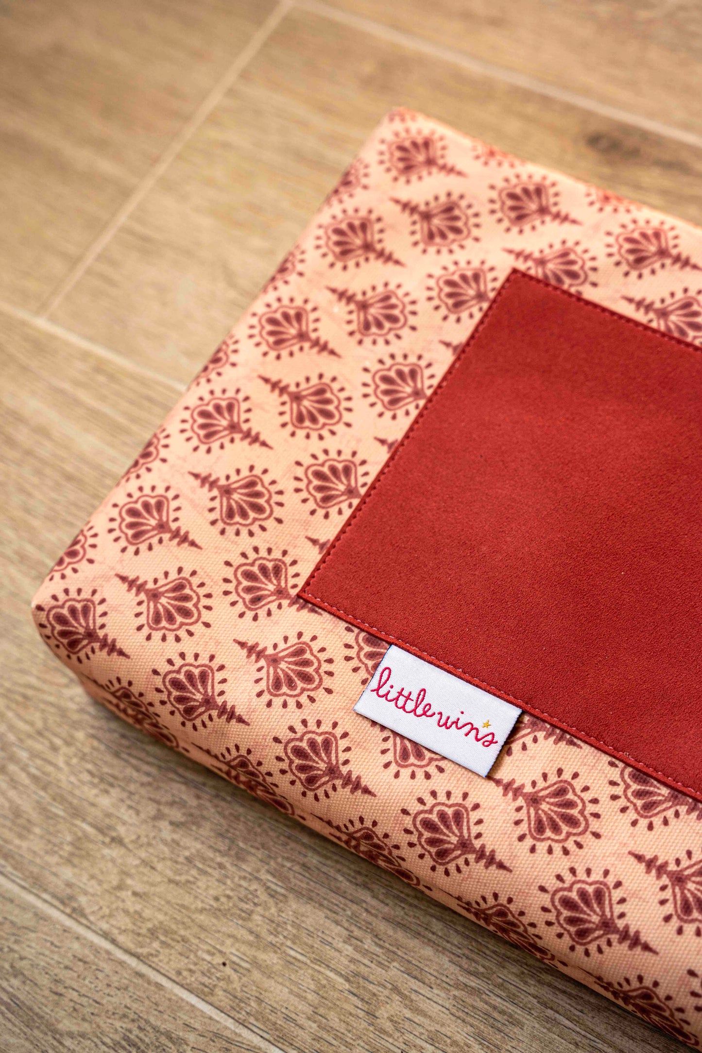 Bathtime Kneeler - Damson Red