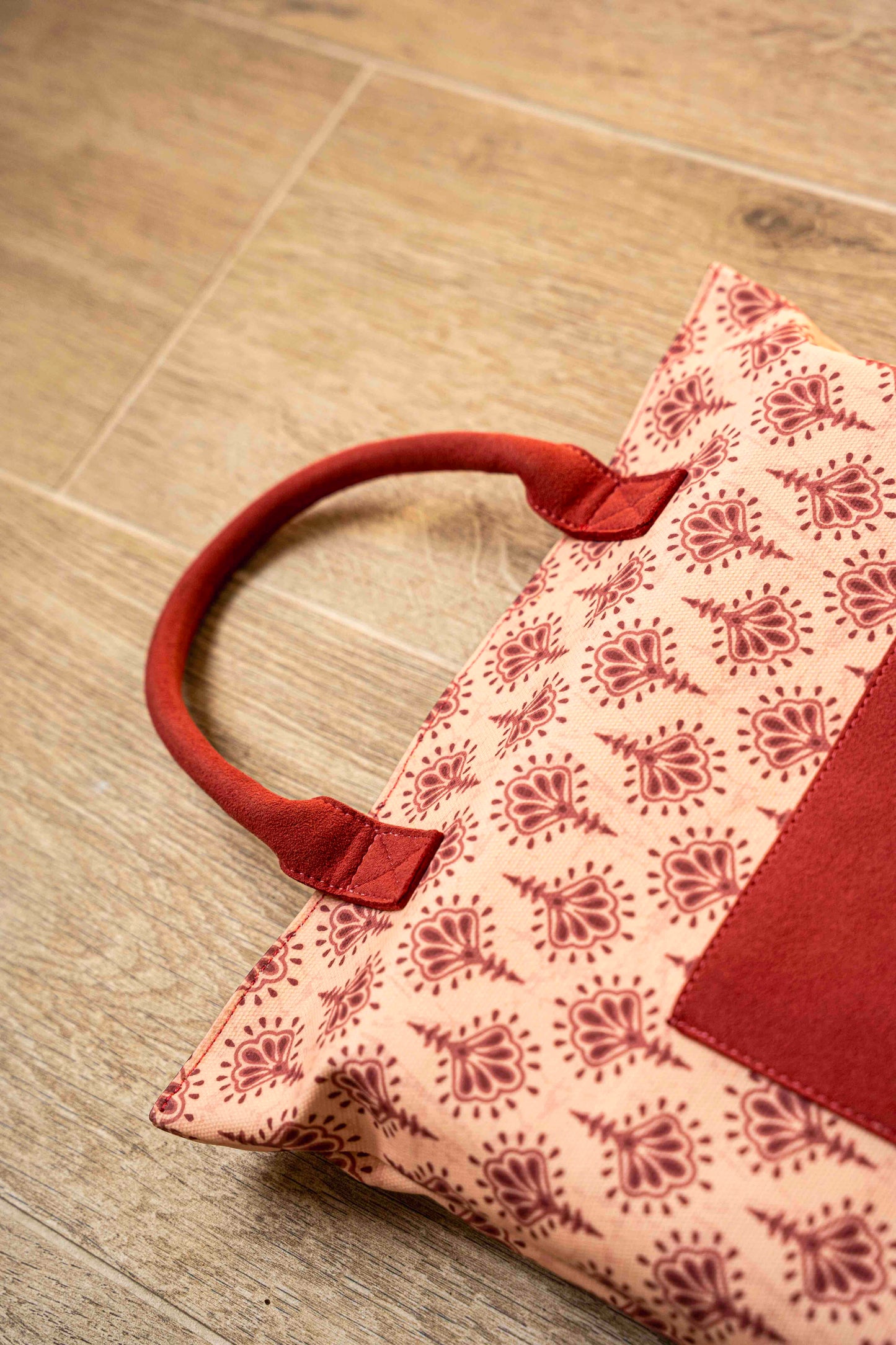 Bathtime Kneeler - Damson Red